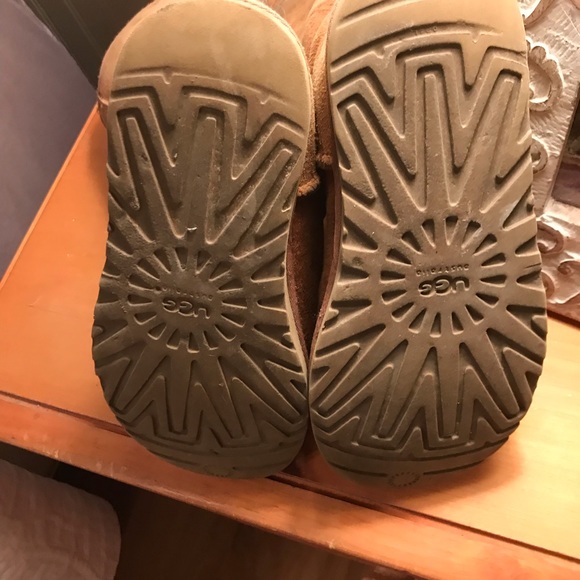 Used UGGS - Picture 4 of 4